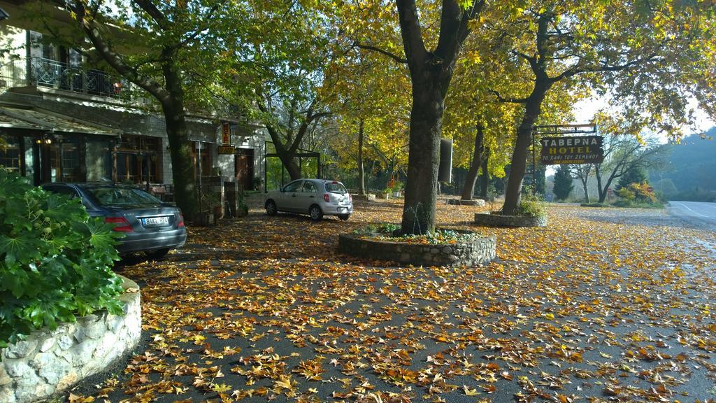 Hani Zemenou Arachova Bagian luar foto