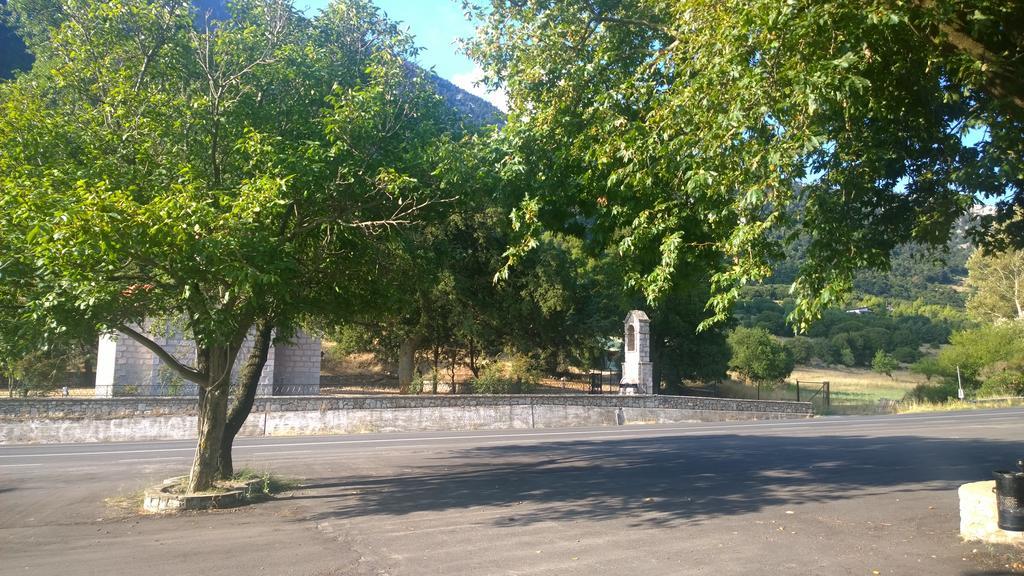 Hani Zemenou Arachova Bagian luar foto