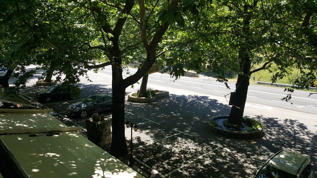 Hani Zemenou Arachova Bagian luar foto